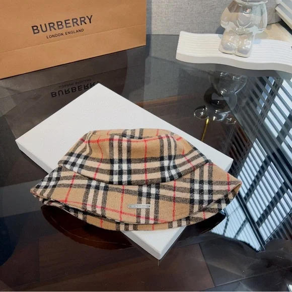 🎁🎁Authentic Burberry wool fishhooter women's  brown - Picture 2 of 5